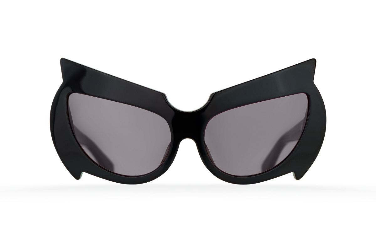 FAKBYFAK Fashion sunglasses Black Mantis Model 1. Black Code: 02/01/01
