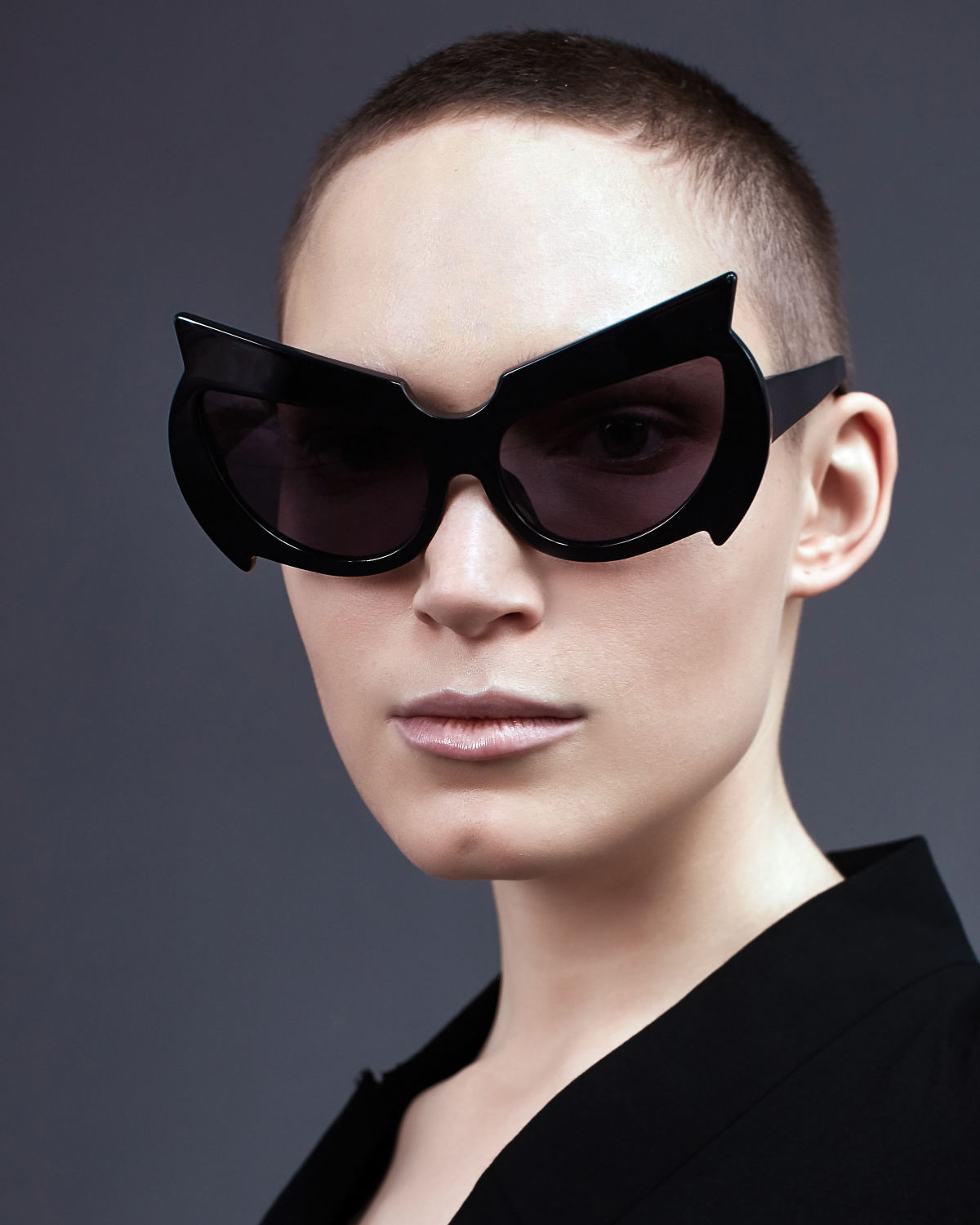 FAKBYFAK Fashion sunglasses Black Mantis Model 1. Black Code: 02/01/01