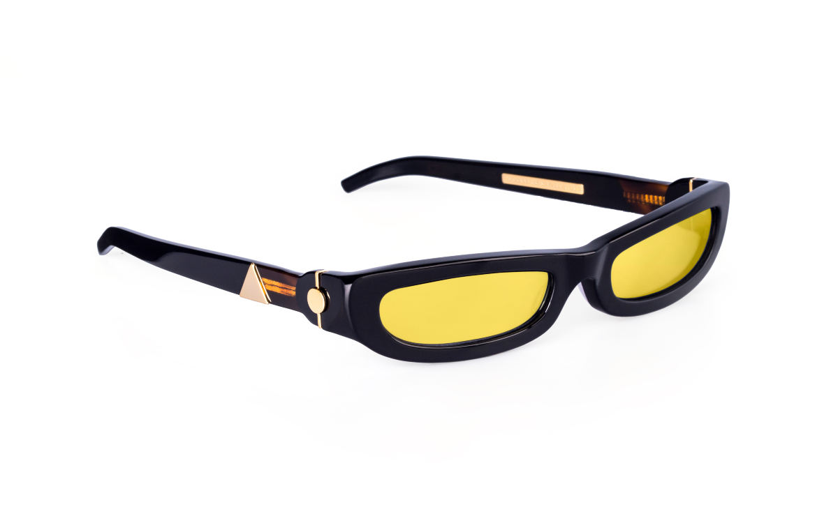 FAKBYFAK x Pilar Zeta Fashion sunglasses Model SHARP. Sun. Classic Glossy Black & Gold Code: 14/01/02