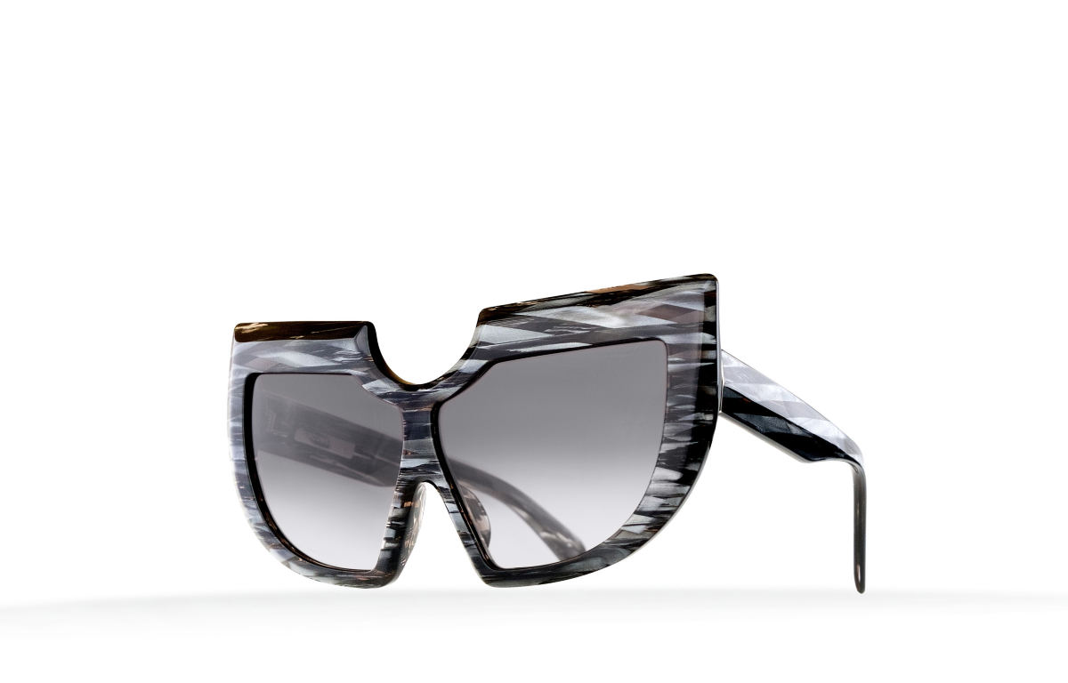 FAKBYFAK Fashion sunglasses Circumstellar Model 2. Silver Venus Code: 05/02/03